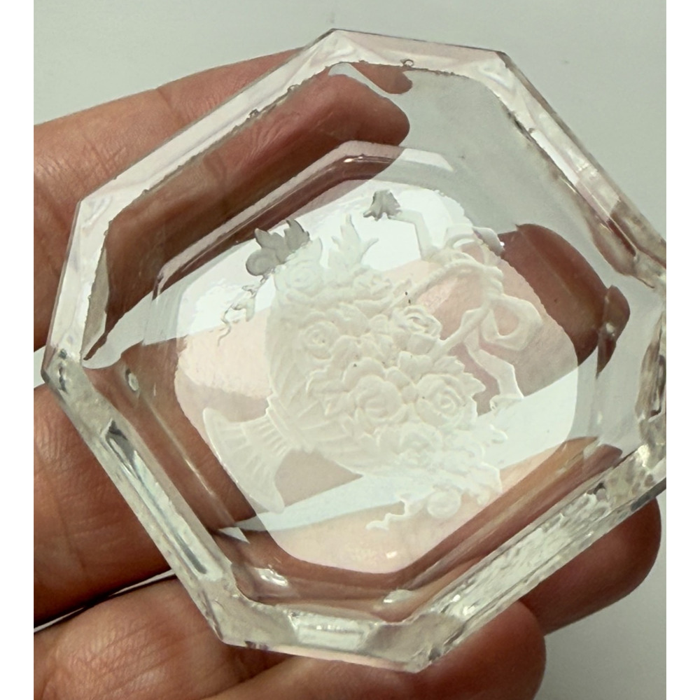 2 Czech Bohemian Glass Intaglio Salt Cellars Art Deco Etched Roses in Basket - Picture 4 of 6